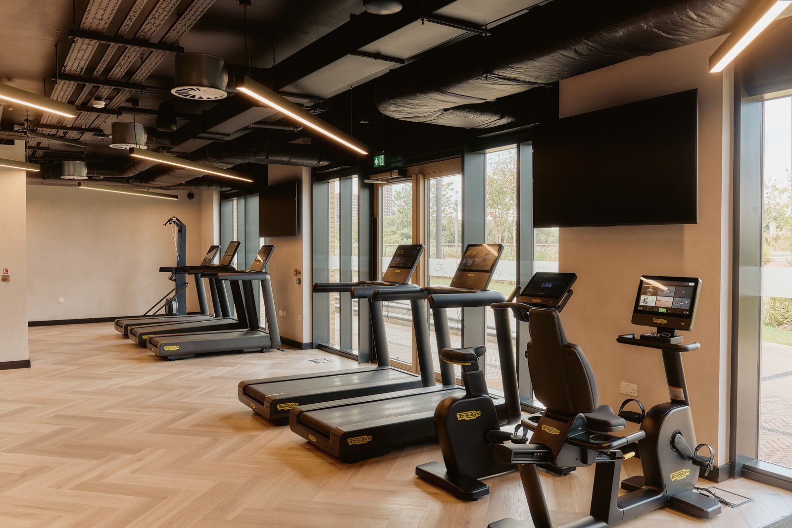 配备 Technogym 器械的住户健身房 — Heron Wharf(开发商照片)