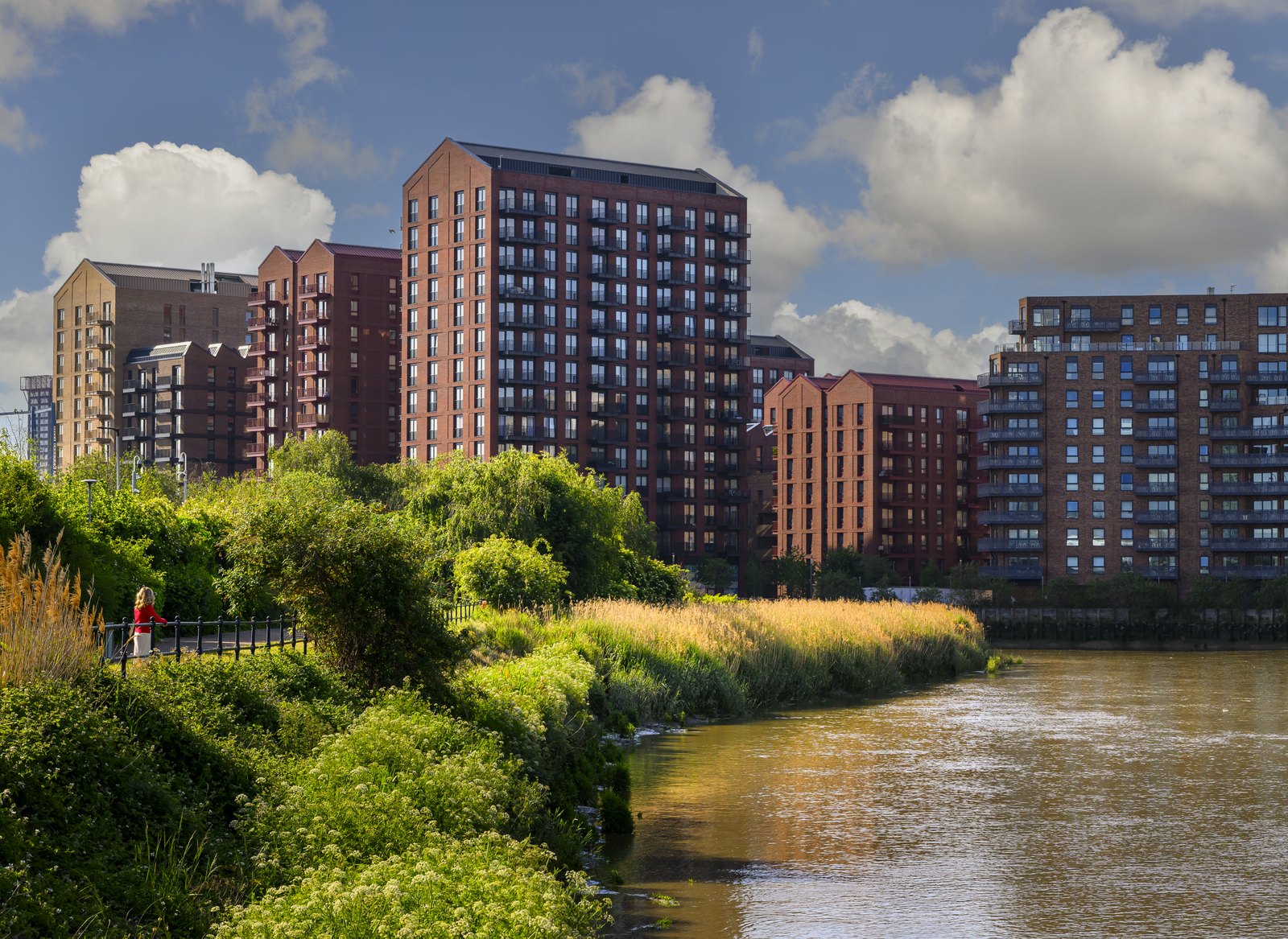 从 River Lea(利河)对岸眺望 Heron Wharf(开发商照片)