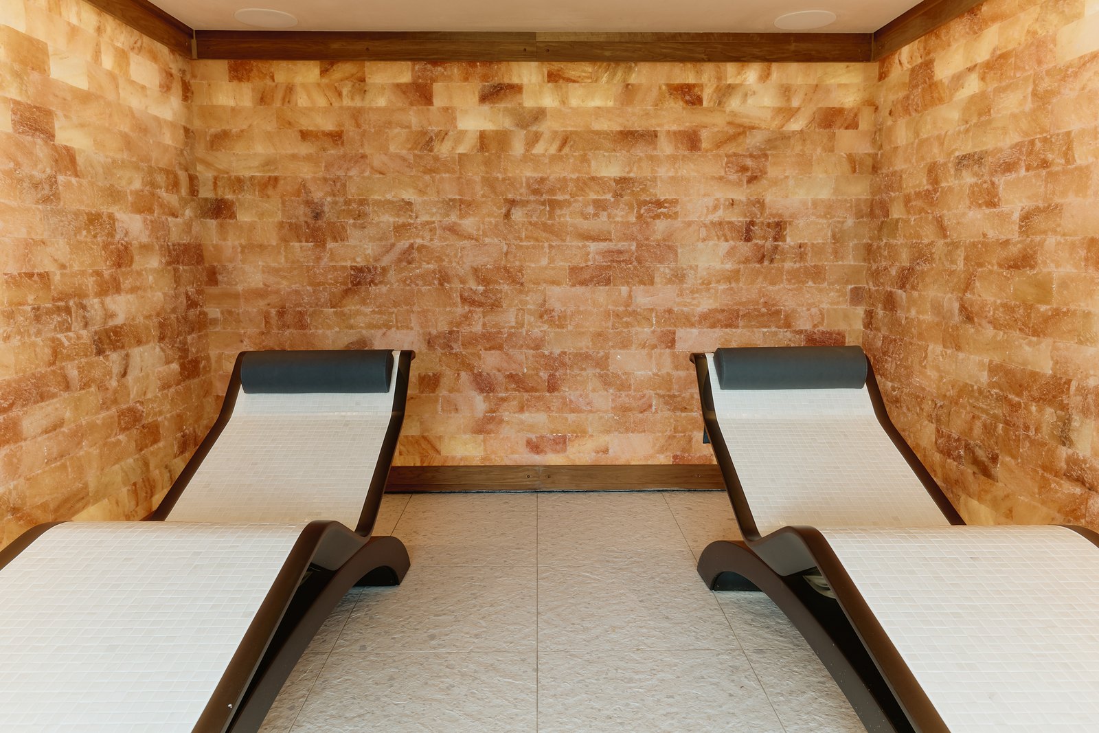 Riverside Spa 的喜马拉雅盐疗室 — Heron Wharf(开发商照片)