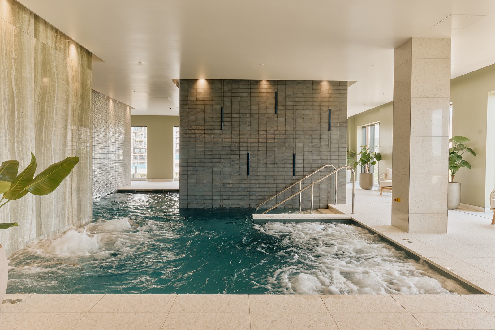 Riverside Spa 的活力池 — Heron Wharf(开发商照片)